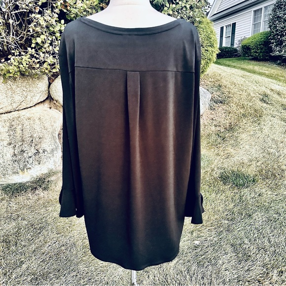 Elle Crepe Tee Top - Picture 6 of 13